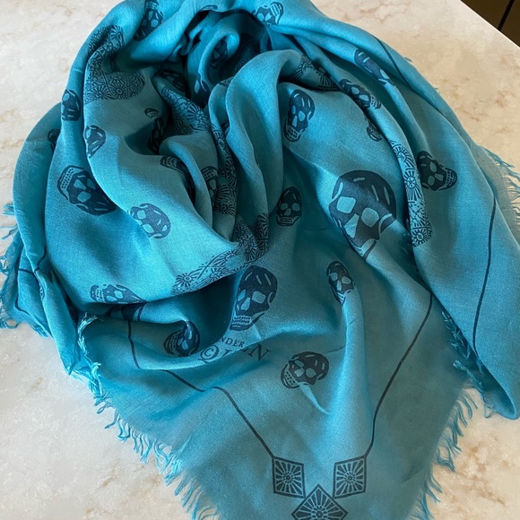 Alexander McQueen Accessories - Alexander McQueen Skull Scarf
